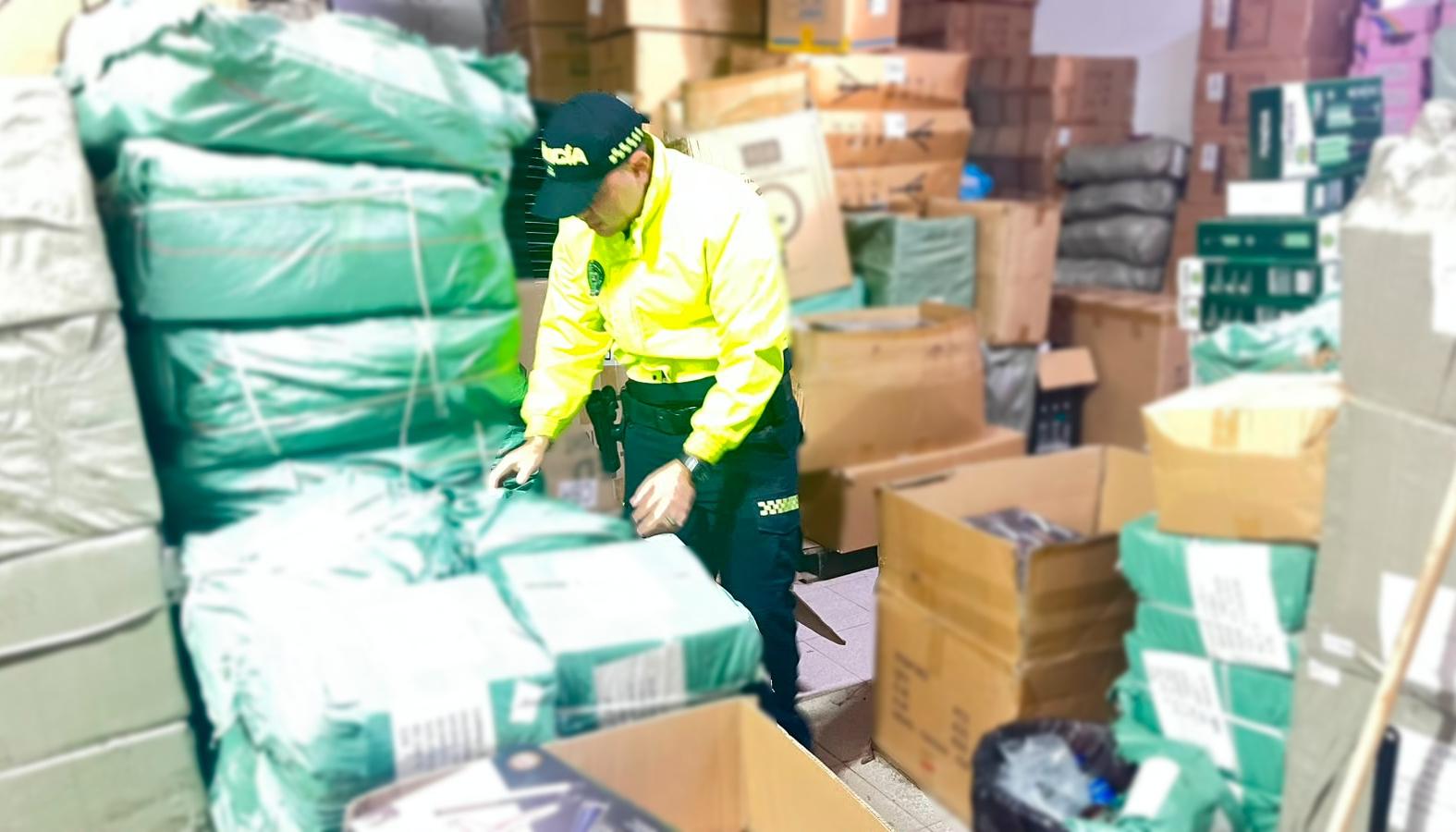 Mercancía de contrabando decomisada por la Policía. 