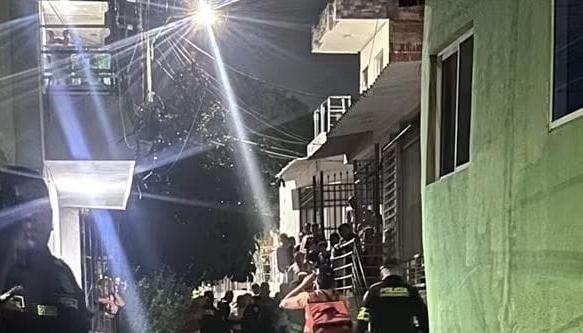 La Policía acordonó el área donde ocurrió el crimen. 