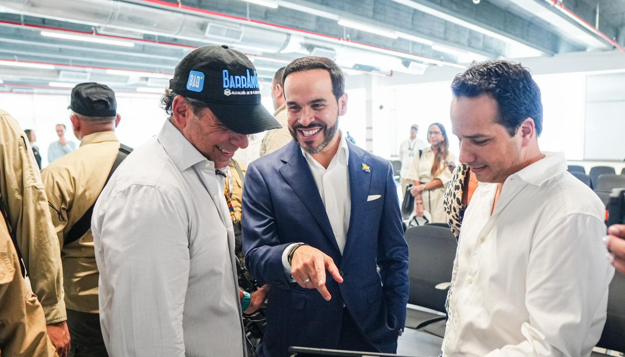 El alcalde Alejandro Char y el Presidente Abelardo De La Espriella en el recorrido por el aeropuerto.