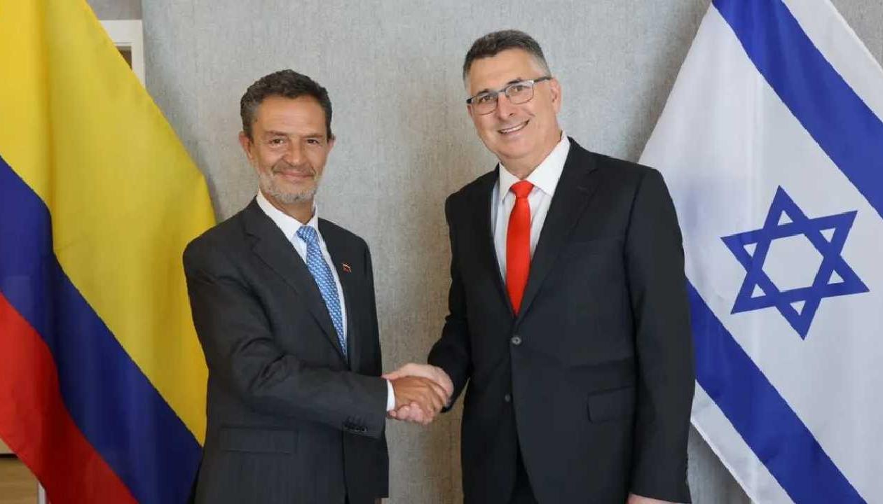 El canciller Omar Bula y el ministro de Exteriores de Israel, Gideon Saar.