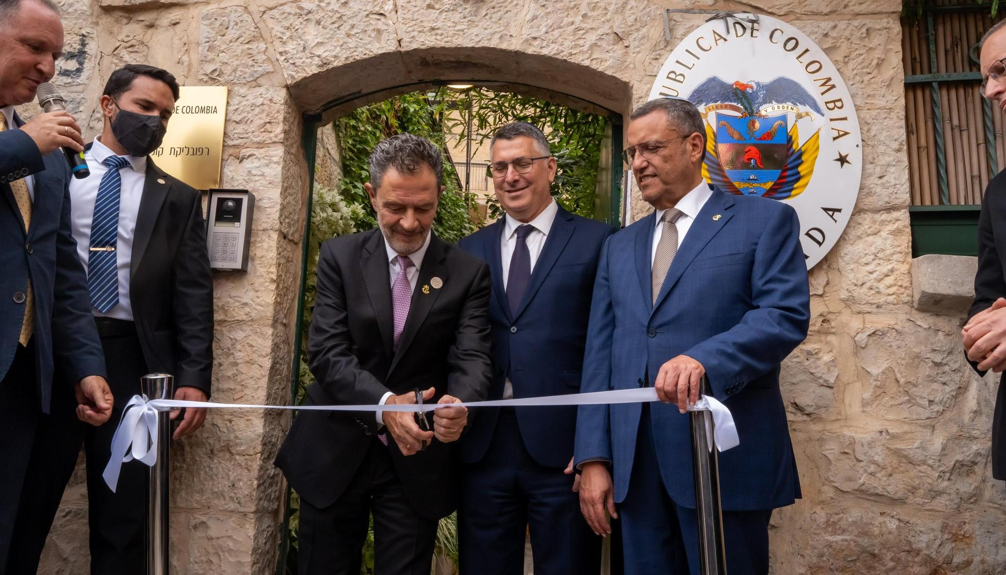 Imagen de la inauguración de la Embajada.