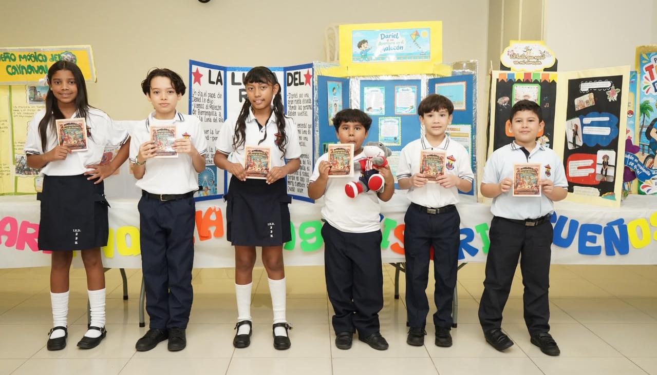 Estudiantes participaron en la creación del libro 'Barranquilla, ciudad de historias mágicas'.