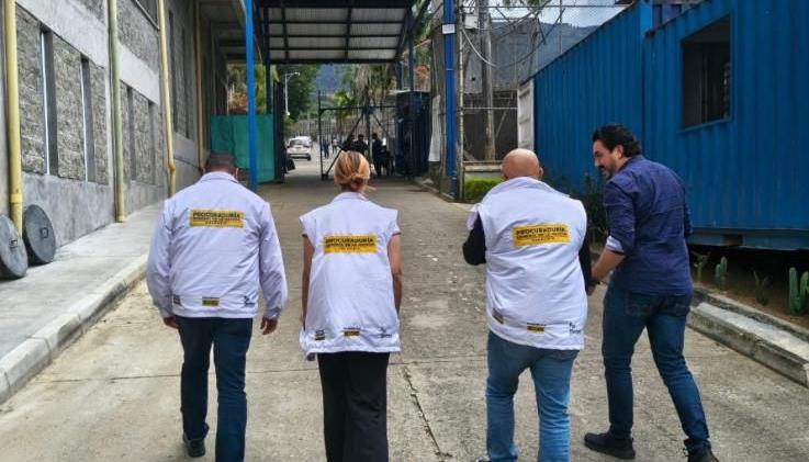 Funcionarios de la Procuraduría en la cárcel de Itagüi.