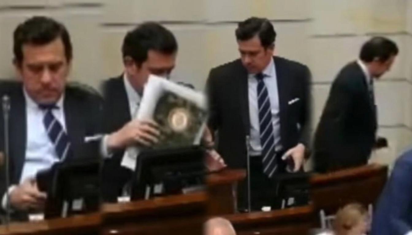 La secuencia de Rodrigo Lara en el Congreso.