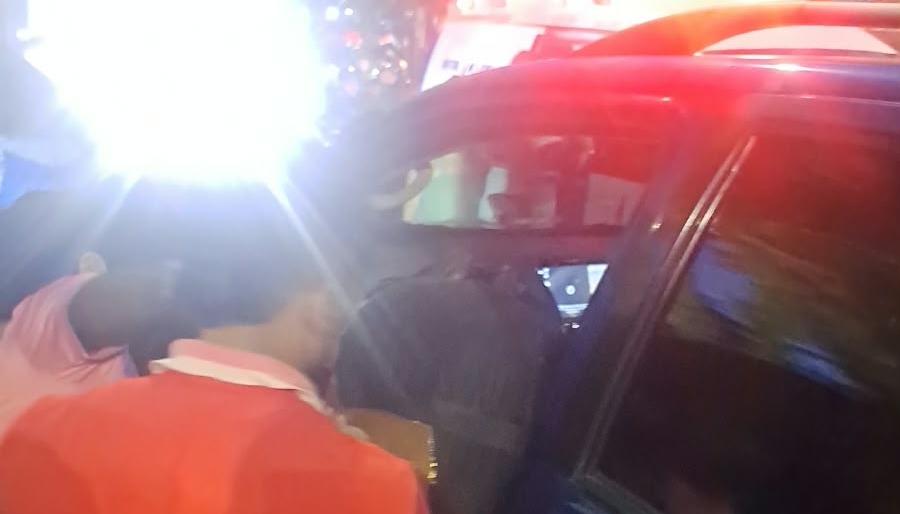 La víctima fue impactada a bala cuando conducía su camioneta. 