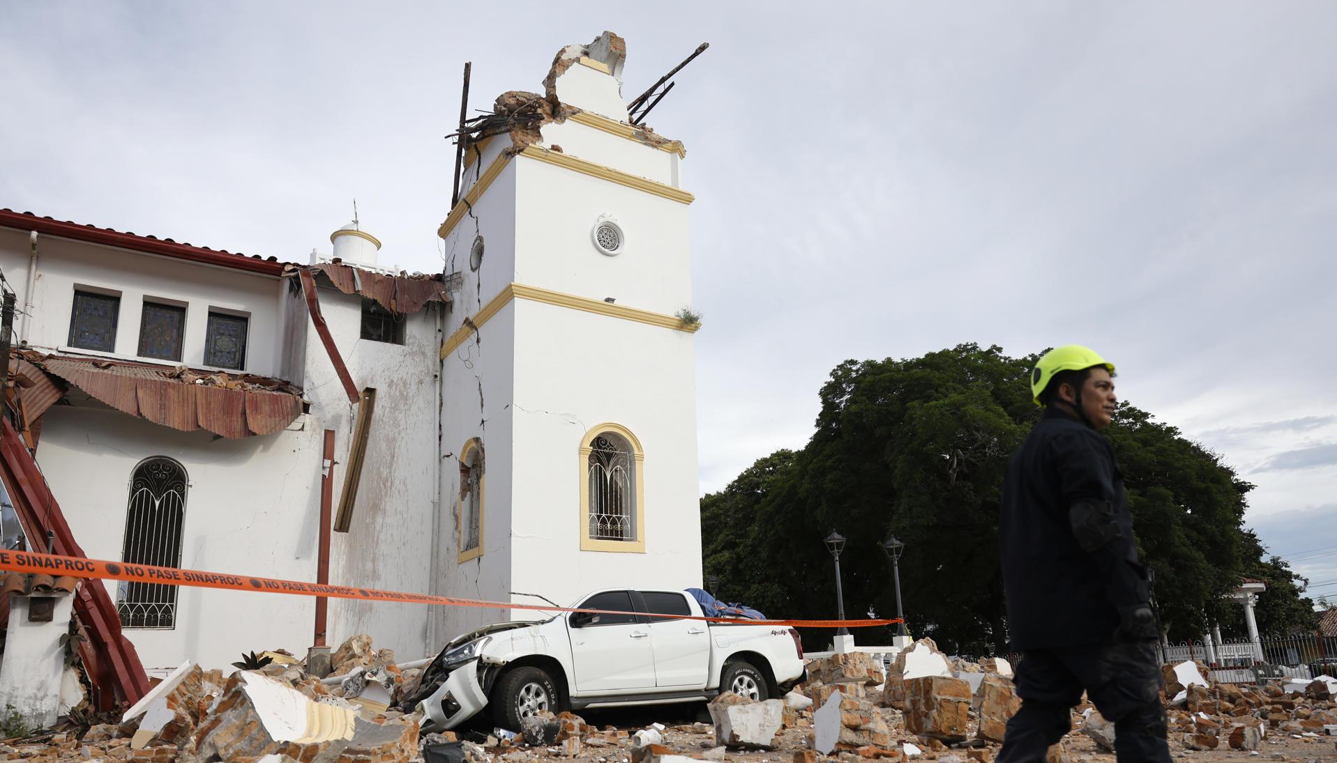 Iglesia afectada por el terremoto.