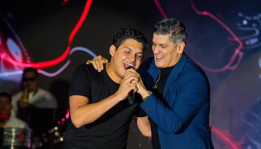Los cantantes Elder Dayán y Eddy Herrera.