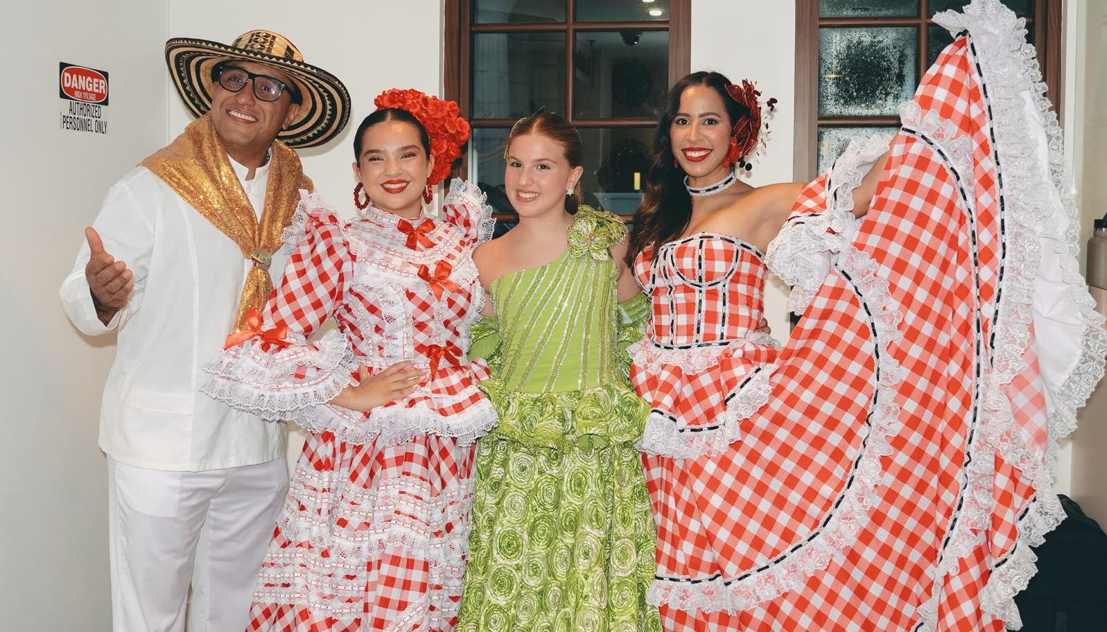 Los reyes del Carnaval de Barranquilla en Miami junto a la reina del Carnaval de los Niños 2027.