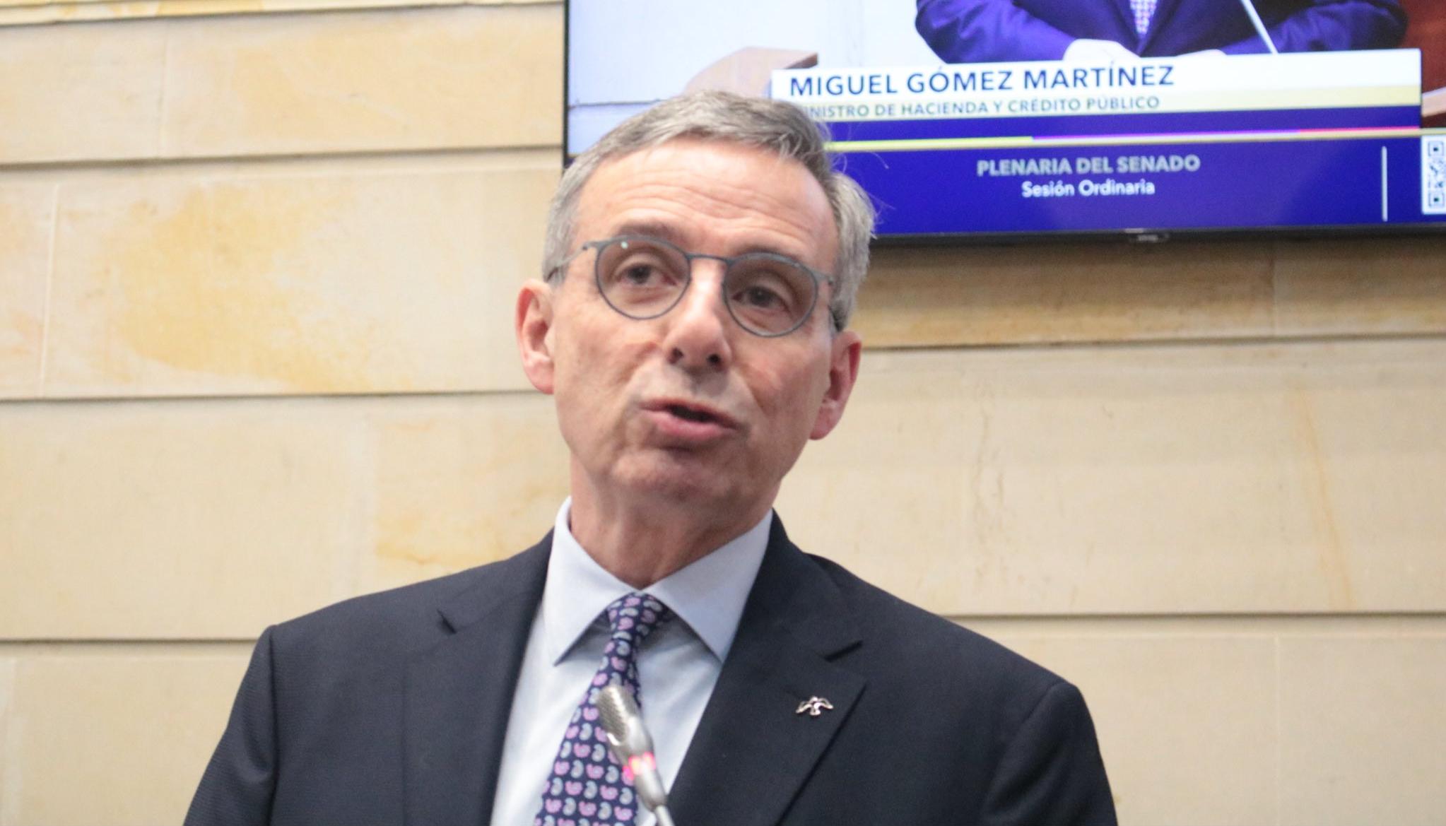El ministro de Hacienda y Crédito Público, Miguel Gómez Martínez.