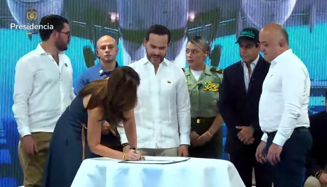 Momento de la firma del convenio