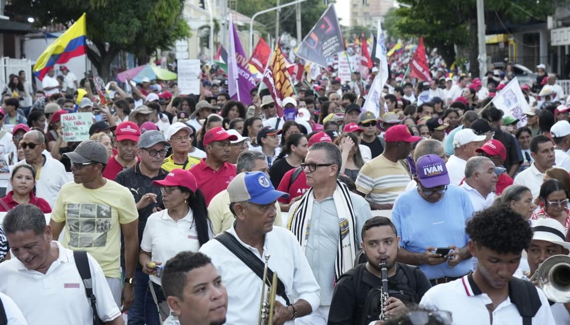 En la marcha participaron organizaciones sociales, sindicales, madres comunitarios y ciudadanía en general. 
