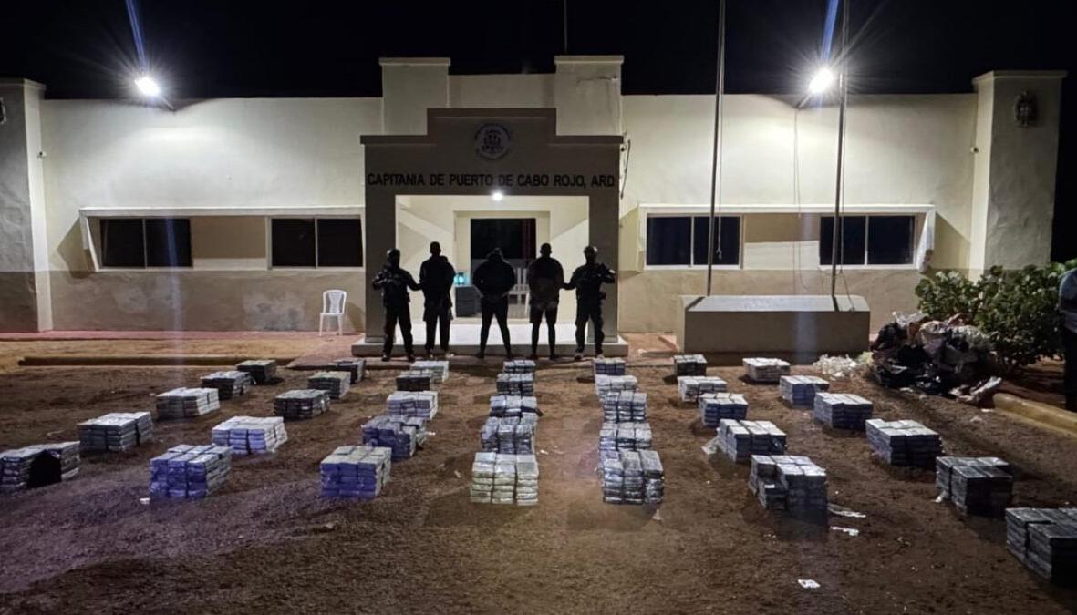 La droga incautada y los capturados.