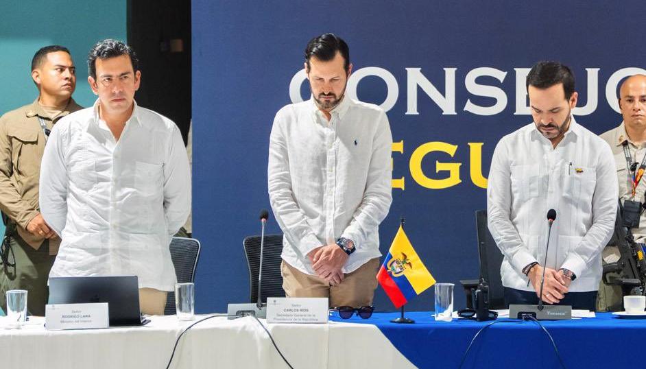 Rodrigo Lara; el director del Dapre, Carlos Ríos, y el Presidente Abelardo De La Espriella.