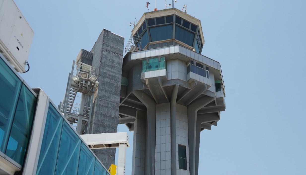 Torre de control del aeropuerto Ernesto Cortissoz.