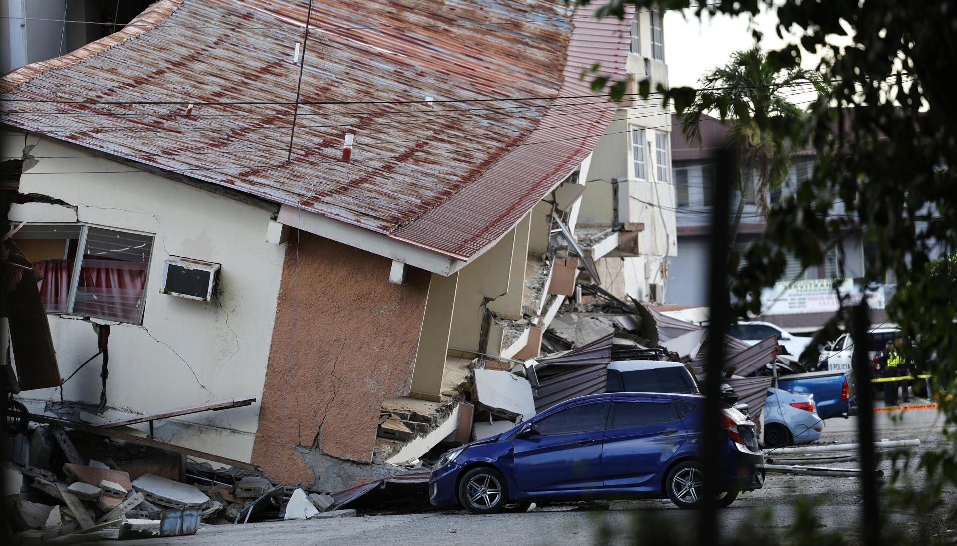 Una edificación afectada por el terremoto de magnitud 7,7 que sacudió a Panamá.