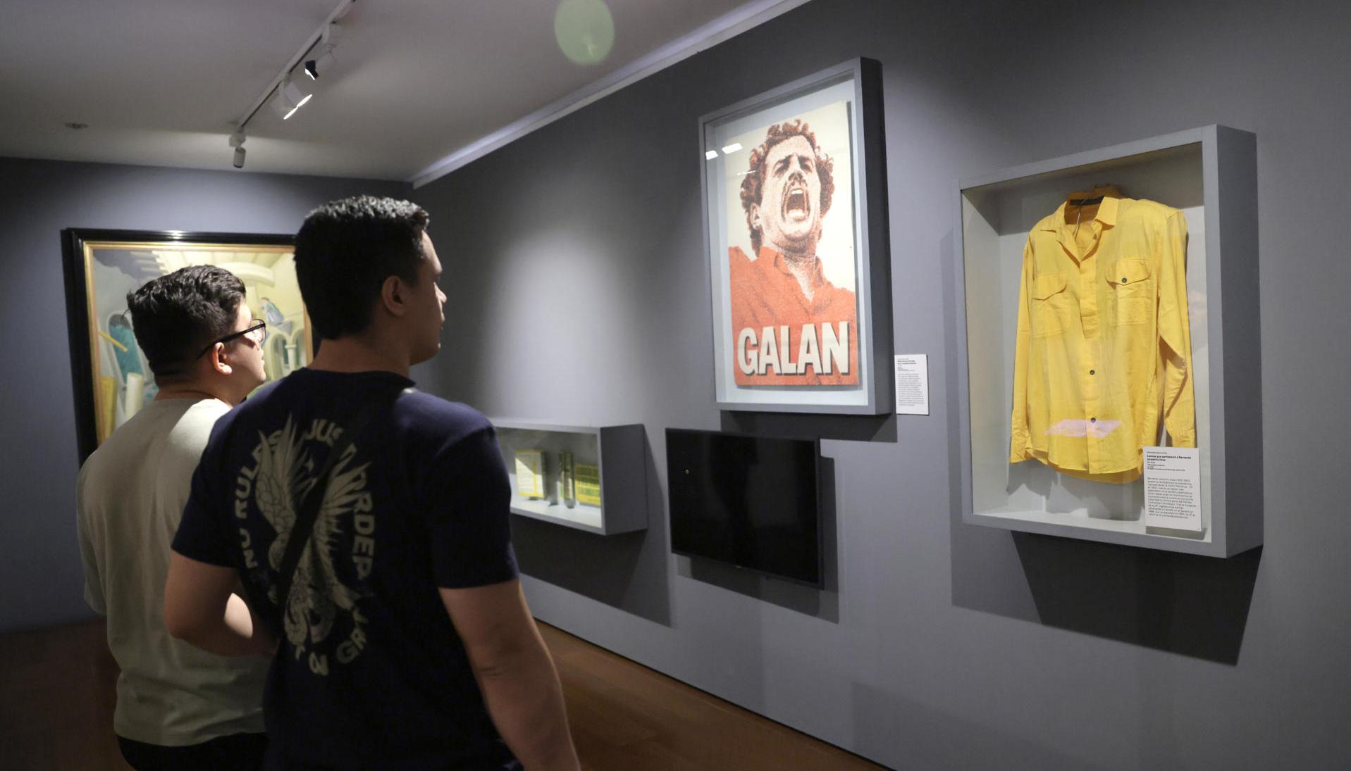 Visitantes recorriendo el Museo Nacional
