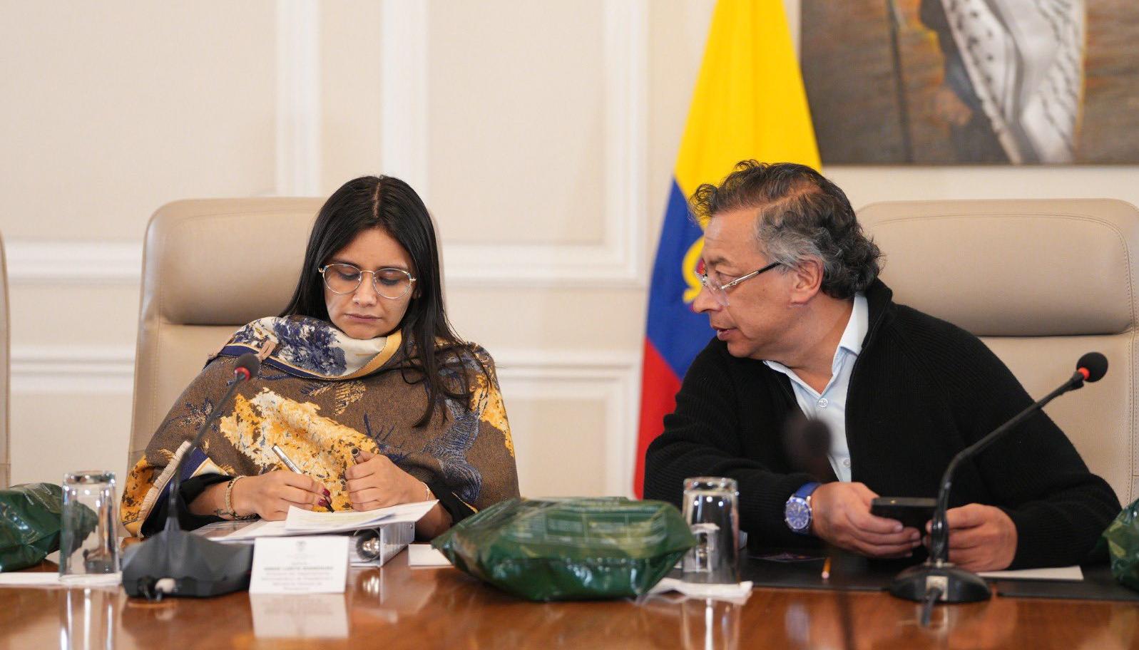 Angie Rodríguez, exdirectora del Dapre, y Gustavo Petro, expresidente de la República.