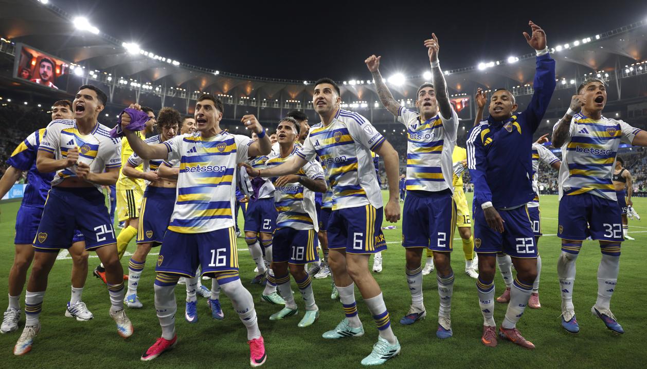 La celebración de los jugaddores de Boca tras derrotar 3–1 a Atlético Mineiro y clasificar a la final de la Copa Sudamericana.