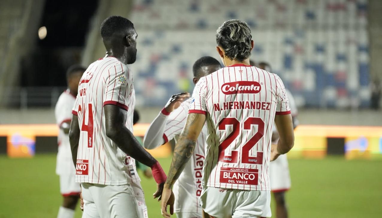 Jugadores del América celebran la clasificación.