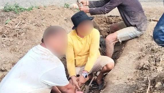 Personas involucradas en el intento de conexión ilegal de agua.