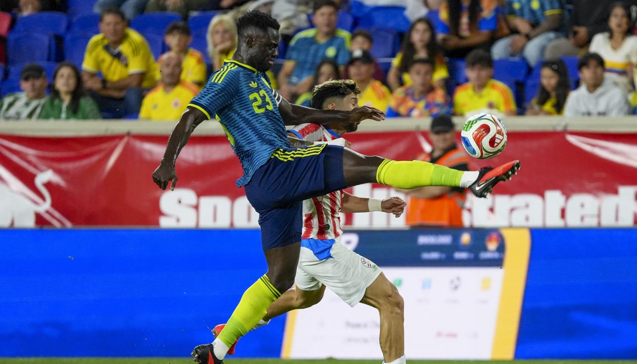 El capitán de Colombia, Dávinson Sánchez, durante el partido contra Paraguay.