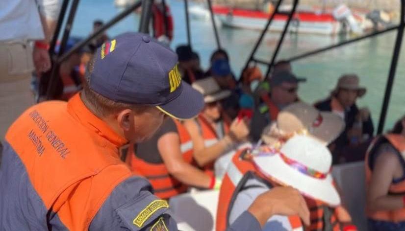 Personal de la Dimar durante labores de inspección y vigilancia. 