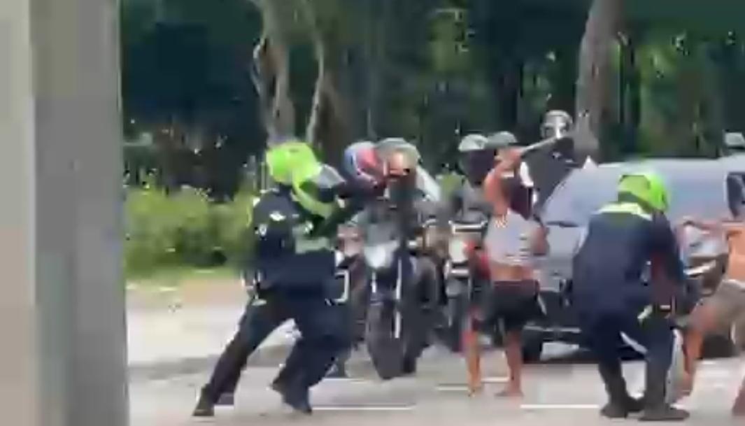 Desalojo de indígenas en la calle 100 con carrera 46.