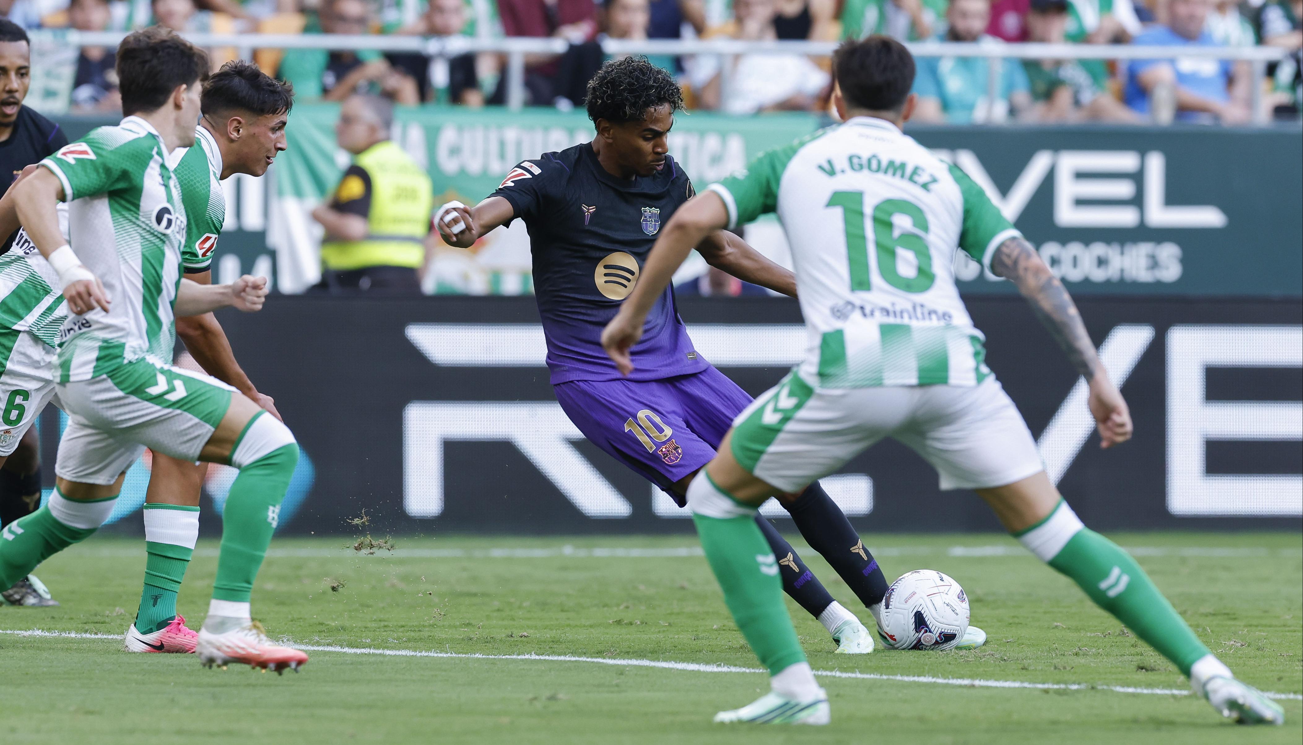 Acción en la que Lamine Yamal marcó el primer gol del Barcelona en el minuto 10.