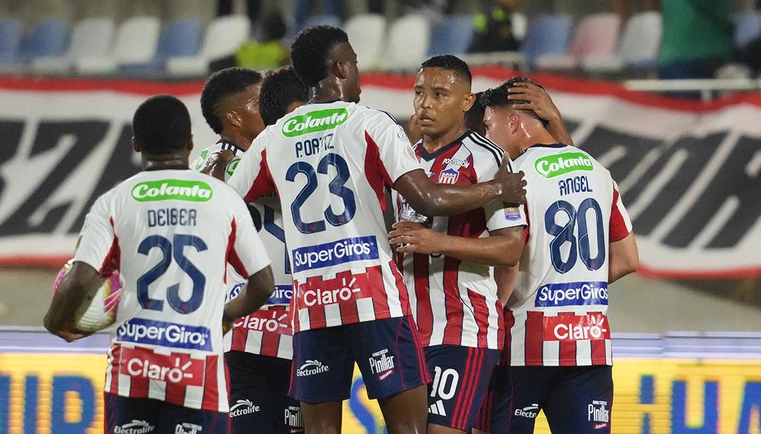Jugadores del Junior festejan uno de los goles contra Inter de Bogotá. 