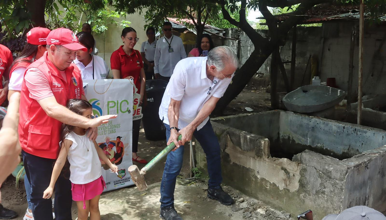 Jornada de eliminación de criaderos de mosquitos en el Atlántico.