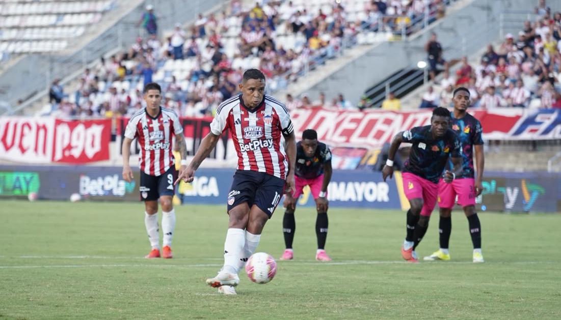 Luis Fernando Muriel ejecuta la pena máxima que falló ante el Pereira.