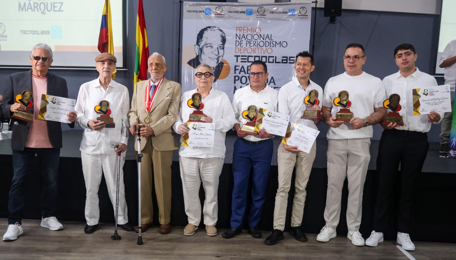 Grupo de ganadores de los Premios de Periodismo Deportivo Tecnoglass–Fabio Poveda Márquez.