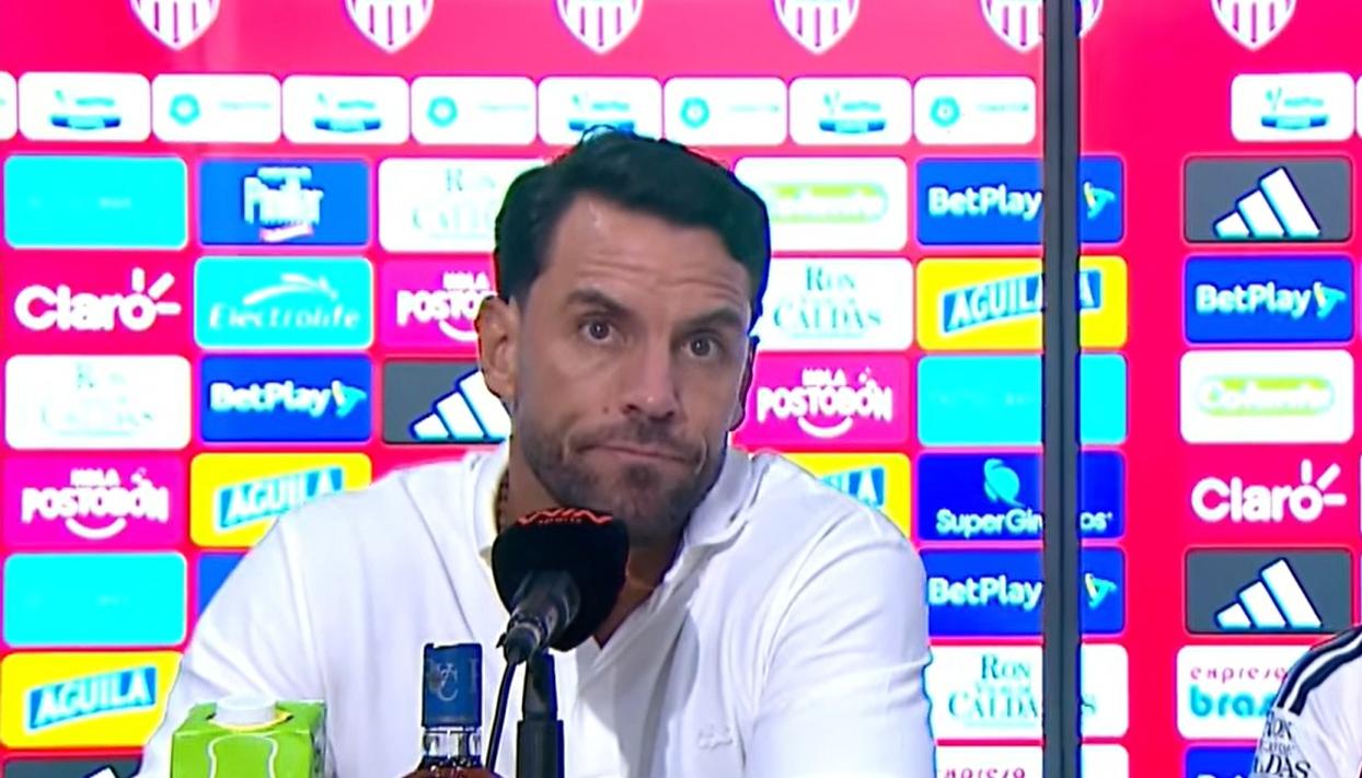 Sebastián Viera en la rueda de prensa después del partido. 