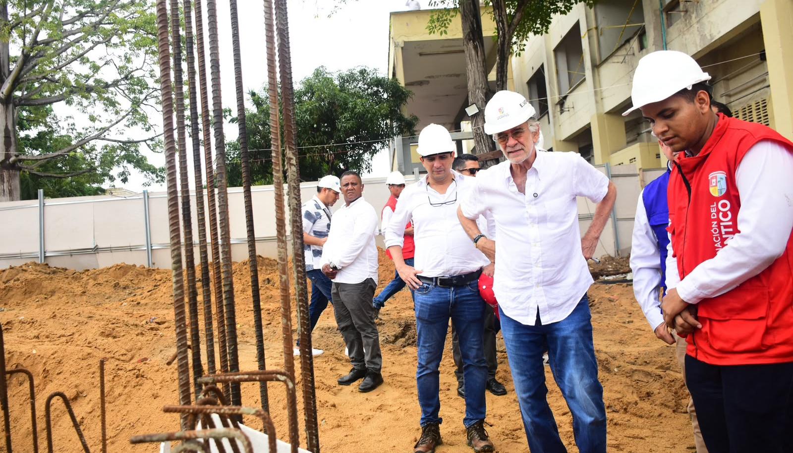 Gobernador Eduardo Verano durante la inspección de la obra. 