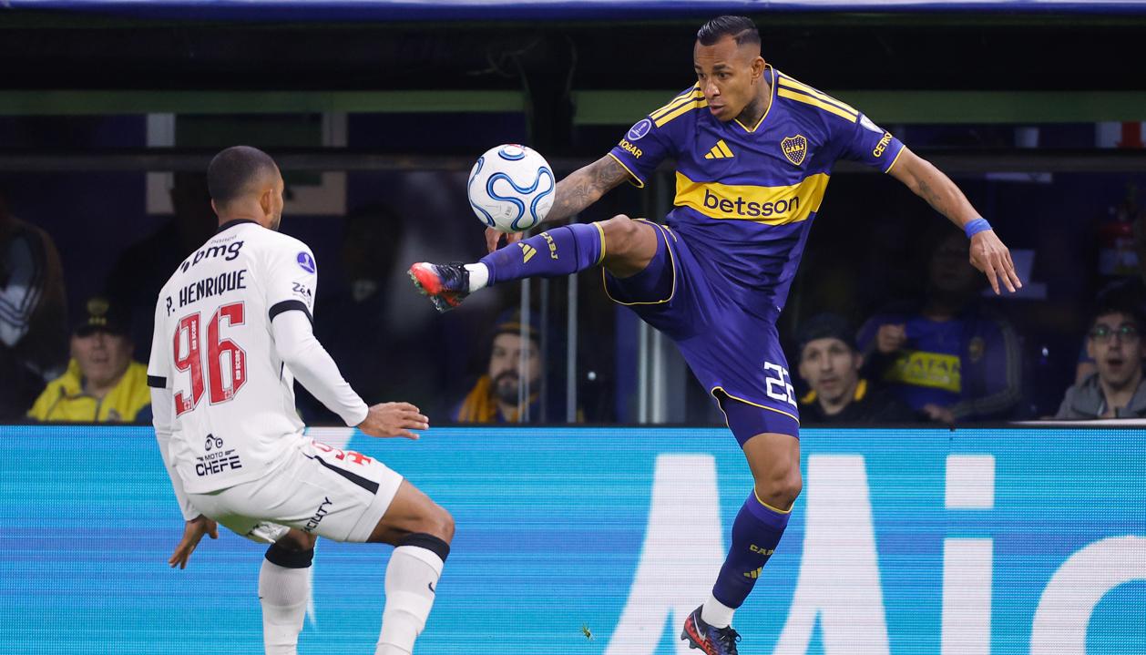 El colombiano Sebastián Villa en el partido de ida de Boca contra Vasco da Gama.
