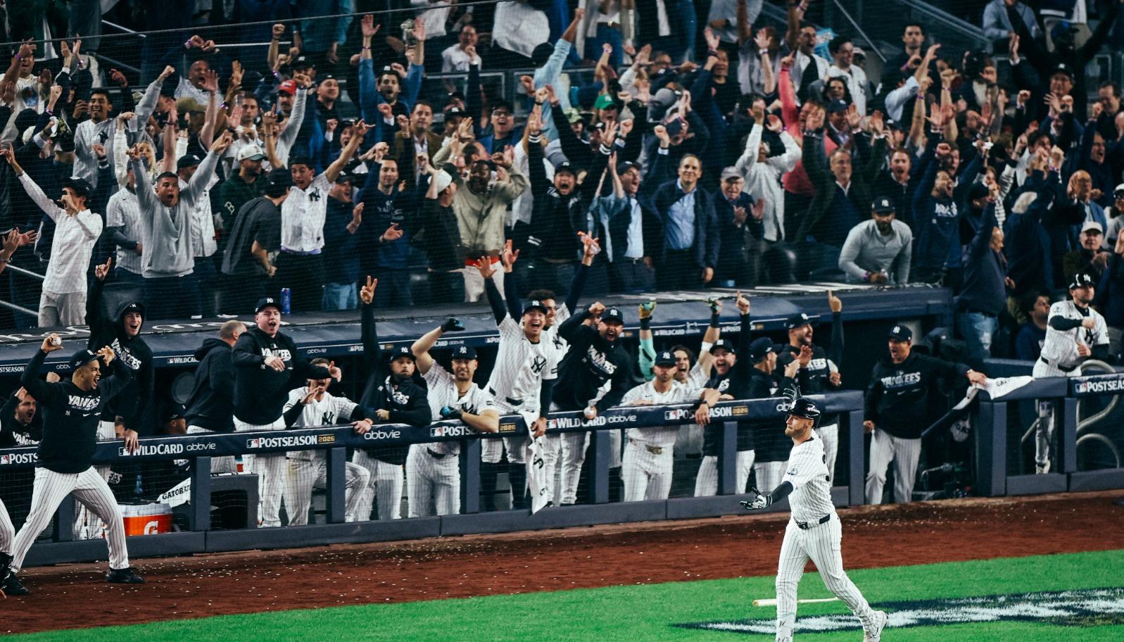 Cody Bellinger tras batear un jonrón de tres carreras para los Yanquis. 