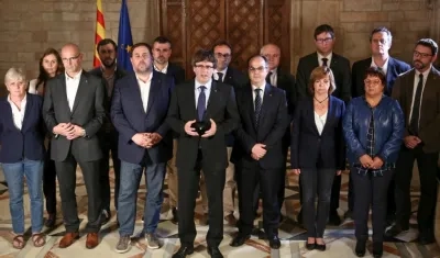 El presidente Puigdemont, entregando una declaración desde el Palau de la Generalitat.