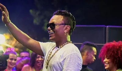 El cantante Mr. Black.