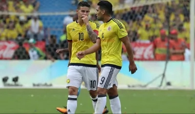 Los jugadores de la selección Colombia James Rodríguez y Radamel Falcao García