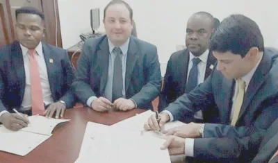 Senador Fernando Nicolás Araújo.