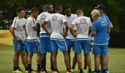 Jugadores de Colombia preparan el duelo ante Paraguay.