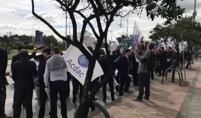 Los pilotos en huelga interpusieron una tutela al Ministerio de Trabajo para el respeto al derecho de los trabajadores.