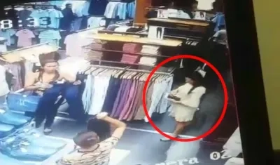 Las presuntas ladronas quedaron grabadas en las cámaras de seguridad.