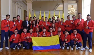 El Presidente Juan Manuel Santos entregó el tricolor nacional a la delegación que nos representará en las competencias de Abu Dhabi.
