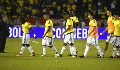 La tristeza de los jugadores colombianos tras la derrota en el Metropolitano.
