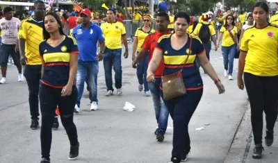 Llegada del público al Metropolitano.