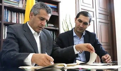 Senador Luis Fernando Velasco y el representante David Barguil radicaron la modificación a la Ley de Habeas Data.