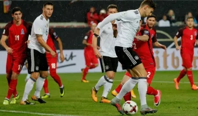 Leo Goretzka marca de taco. 