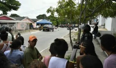 El cuerpo del presunto ladrón quedó tendido cerca de un vehículo que estaba parqueado en la zona.
