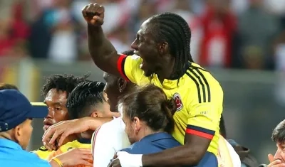 Yimmi Chará, del Junior de Barranquilla, celebra la clasificación al Mundial Rusia 2018.